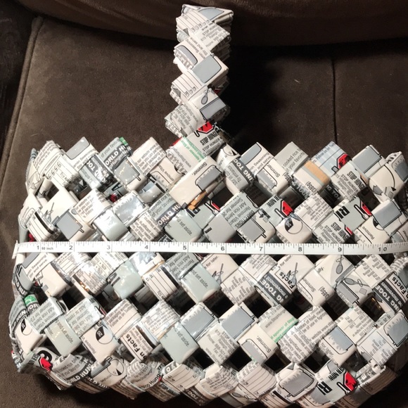 Recycled magazine/wrapper candy wrap bag - Picture 7 of 8